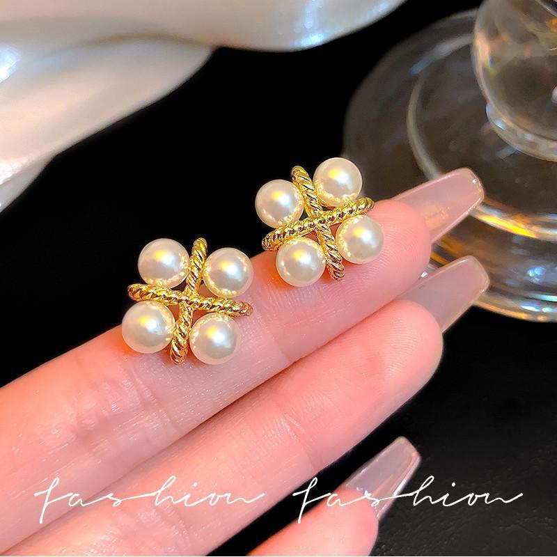 Pearl Stud Earrings - Brincos de Pérola com Cruz em